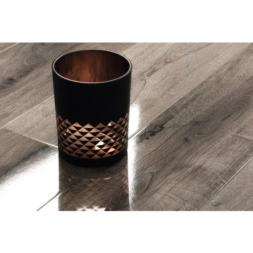 Uptown vízálló, magasfényű laminált padló 8mm/Ac5/33 kopásállóság, fózolt - O522